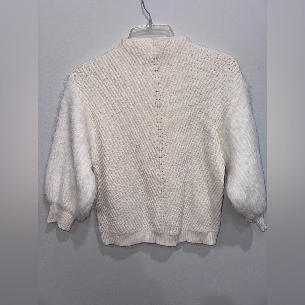 Knitted & Knotted White Women's Sweater Size Small